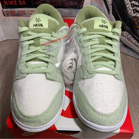 New Nike Dunk Low “Honeydew Fleece” Women’s size 7W DQ7579-300 - Picture 8 of 11